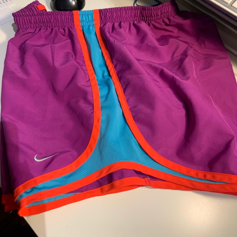 Nike Women’s Tempo Short - Size L
